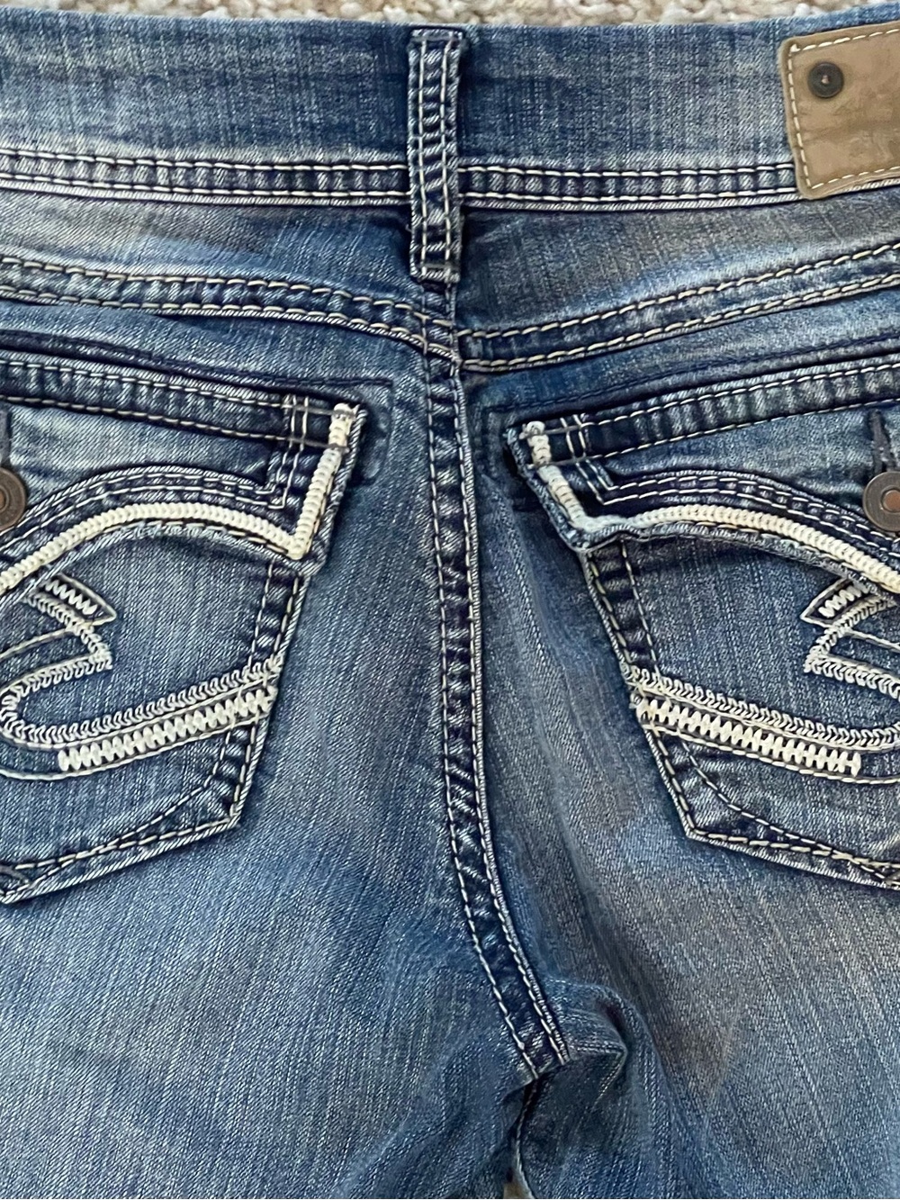 Silver SUKI FLAP Womens W26/L32 Super Stretch Jeans Boot Cut Thick Stitch